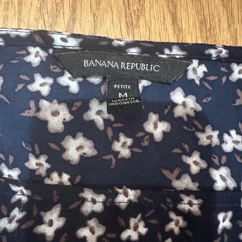Banana Republic blouse size Petite M